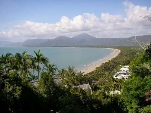 Stinger season Cairns, Port Douglas and the Great Barrier Reef. Four Mile Bach Port Douglas Astralia