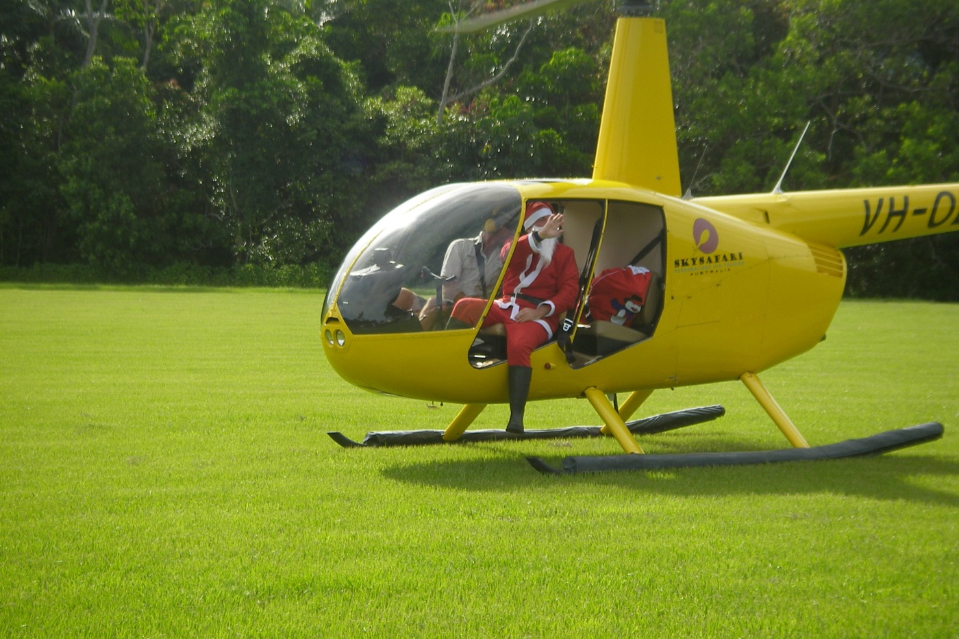 Helicoper in Port Douglas with santa