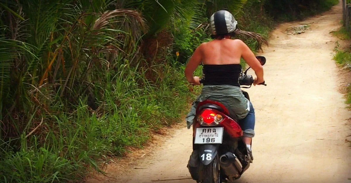  Hiring a bike on Ko Phangan danger insurance