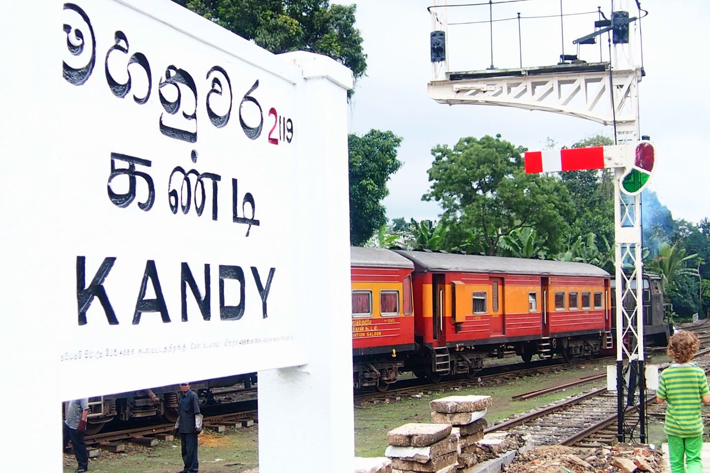 Sri Lanka travel blog cover photo, imge of a Sri Lankan train in a station