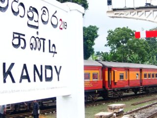Sri Lanka Travel Blog train in station