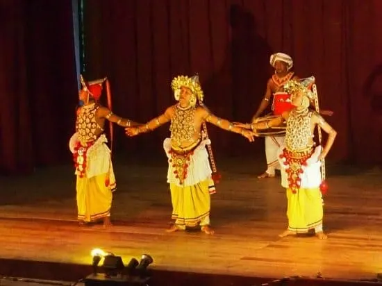 Things to do in Kandy. Dance and cultural show