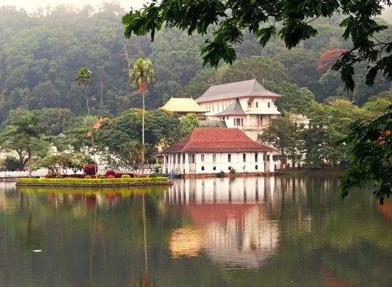 Temple of the tooth Kandy Lake