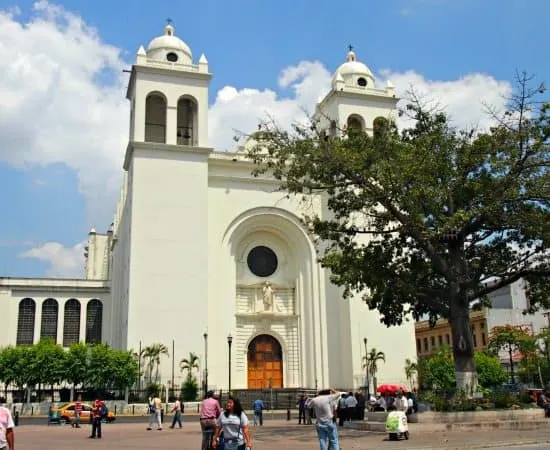 Is El Salvadore a god place to visit? Church in San Salvador