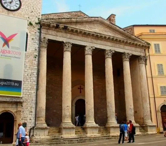 Minerva Temple  Roman Assisi. World Travel Family blog