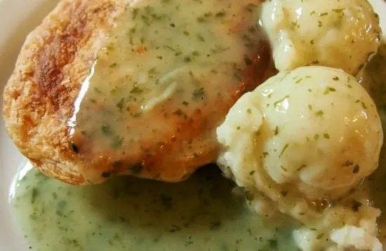  Pie mash and liquor, traditional London food