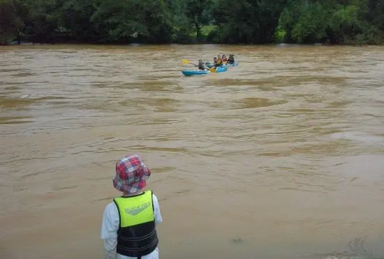 Kayaking Nam Song river Vang Vieng