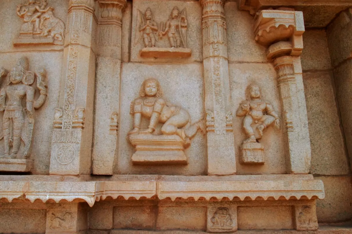 Ruins at Hampi, wall carvings