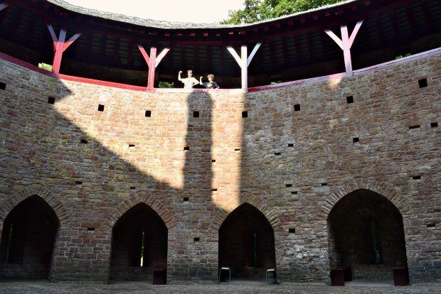 castell-coch-courtyard