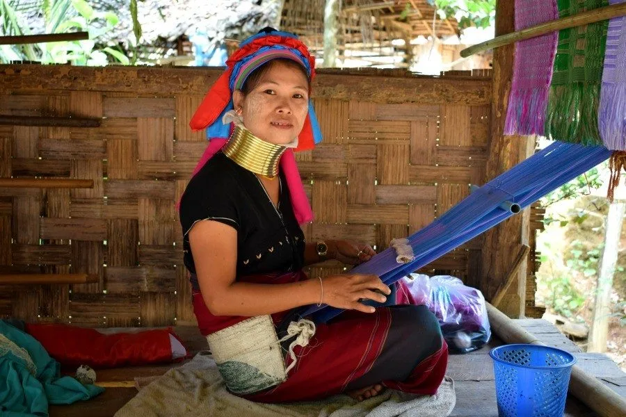 Long neck Karen Woman northern Thailand weaving