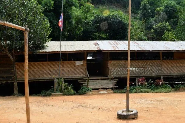 visiting-hill-tribes-thailand-village-school