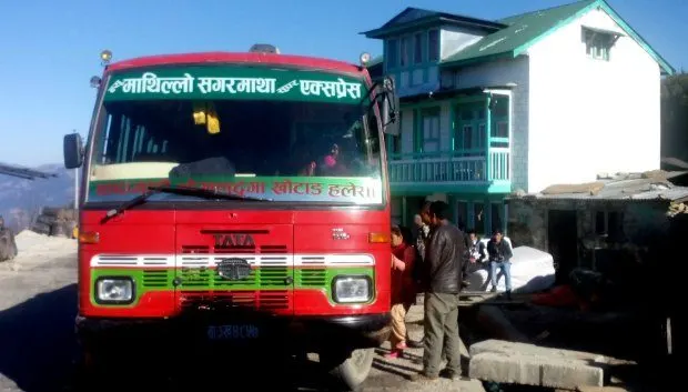 Rest stop on the bus rom Phaplu to Kathmandu