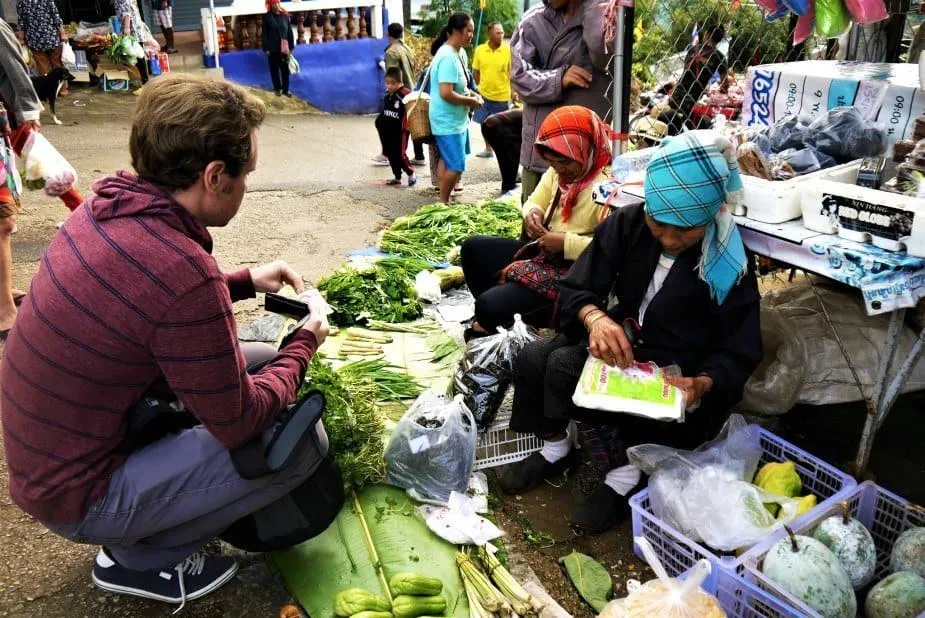 Staying healthy while travelling, buying vegetables 