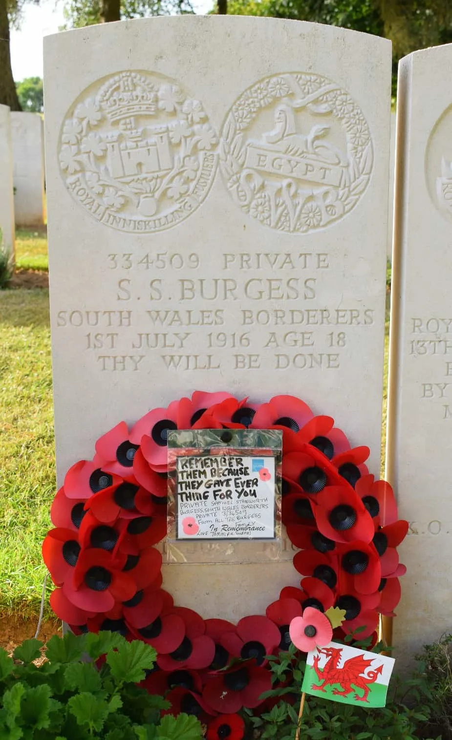 somme Wales Grave of Welsh soldier France World War 1