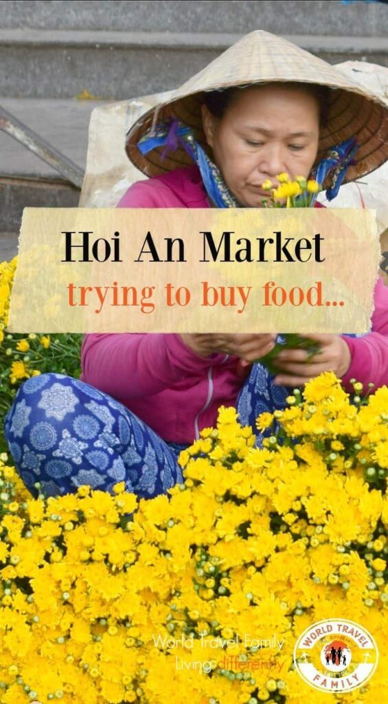 Hoi An Market buying food