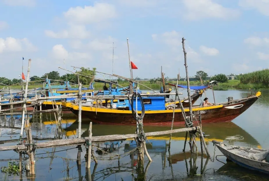 Living in Hoi An cycling in hoi an fishing boats