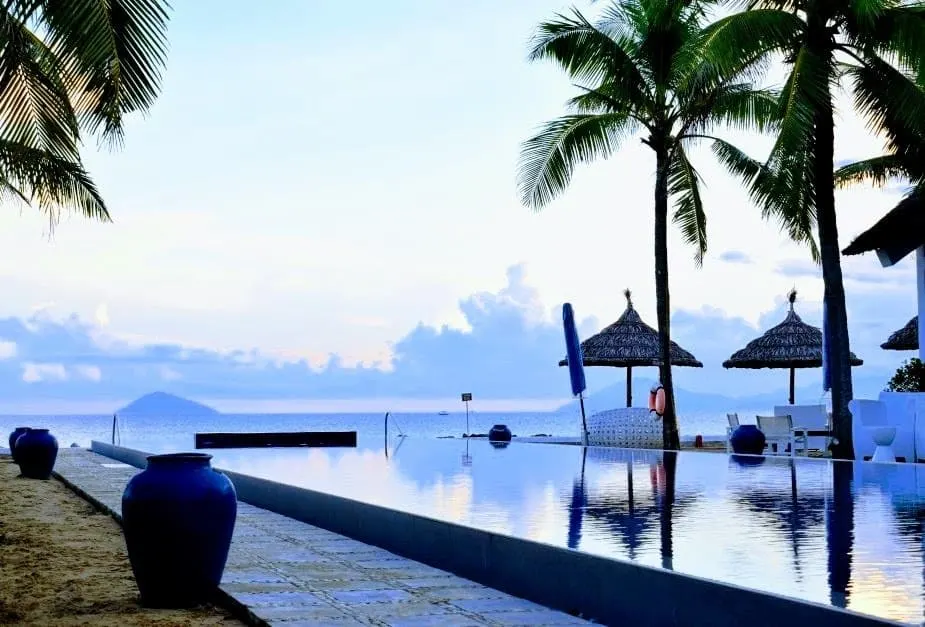  Vietnam Sunrise Resort Hoi An Infinity Pool.