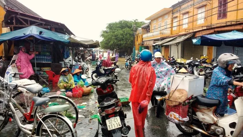 Hoi An Market still open in Flooding November 4th 2017