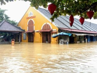 Hoi An flooding at the market