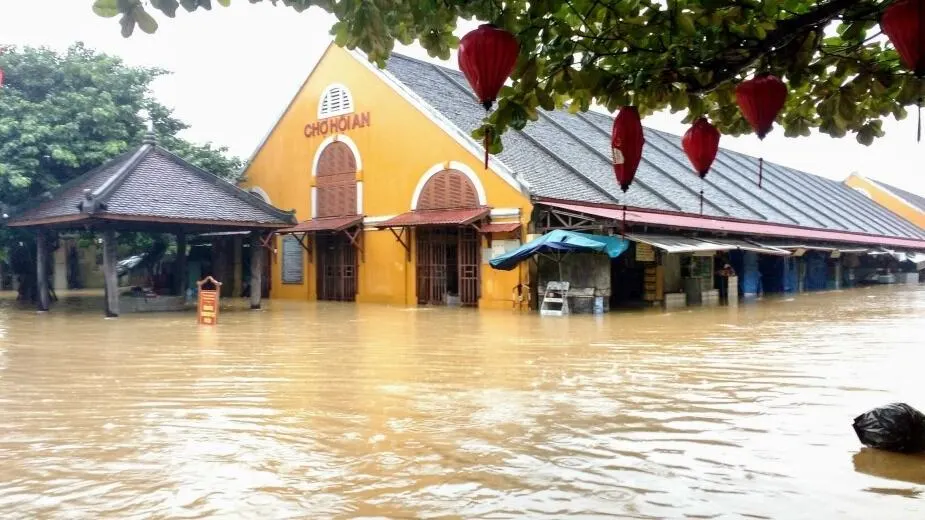 Hoi An flooding at the market