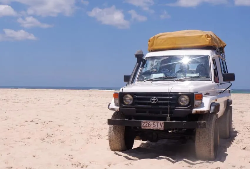 Fraser Island 4 wheel drive tour. Things to do on Fraser Island