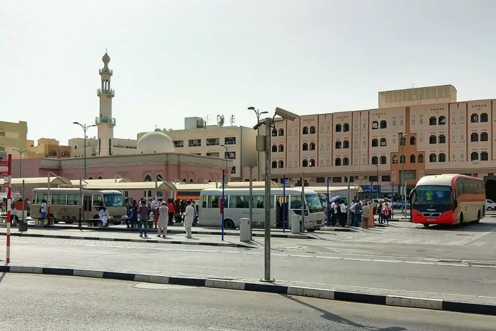 bus stop ibus station n Dubai for Abu Dhabi