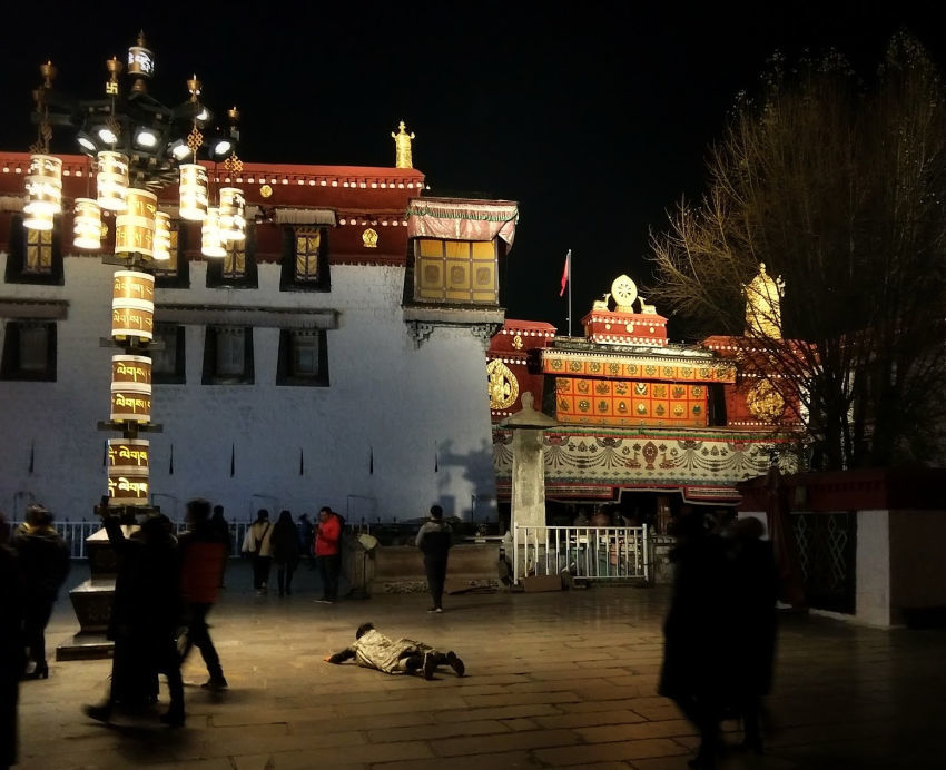 Old Lhasa Tour. Barkhor street and barkhor square with the Jokhang in the centre