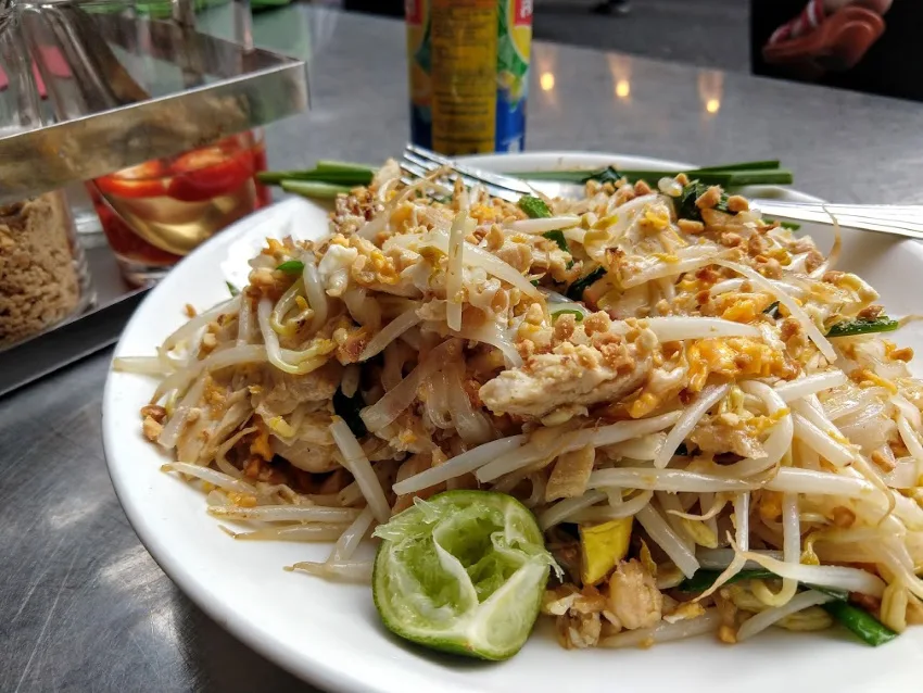 what is pad thai- thai food noodles