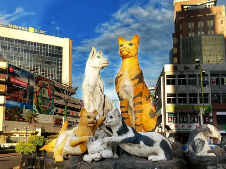 Family of Cats in Cat City Kuching. Statue in modern KuchingCat statues kuching. Things to see in Kuching