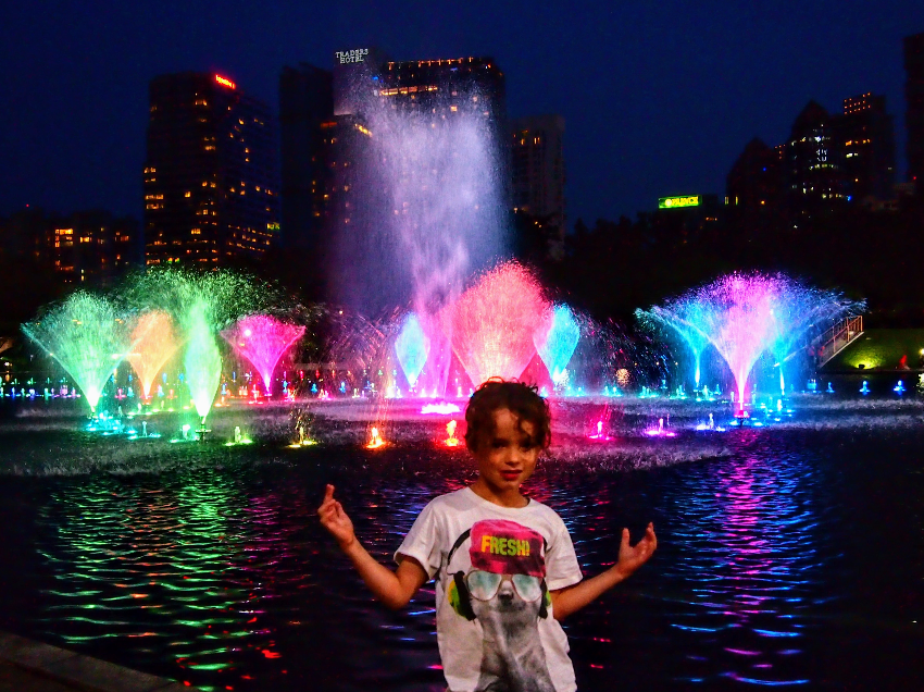 Fountain show at Petronas Towers Kuala Lumpur suitable for kids