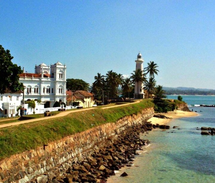 How to get to Galle from Colombo. Galle Lighthouse and beach.
