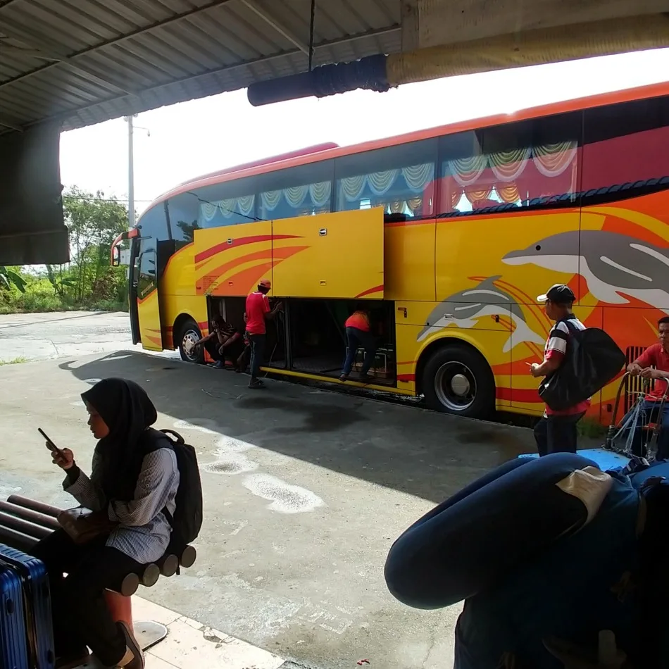 Bus to Mount Kinabalu Sabah