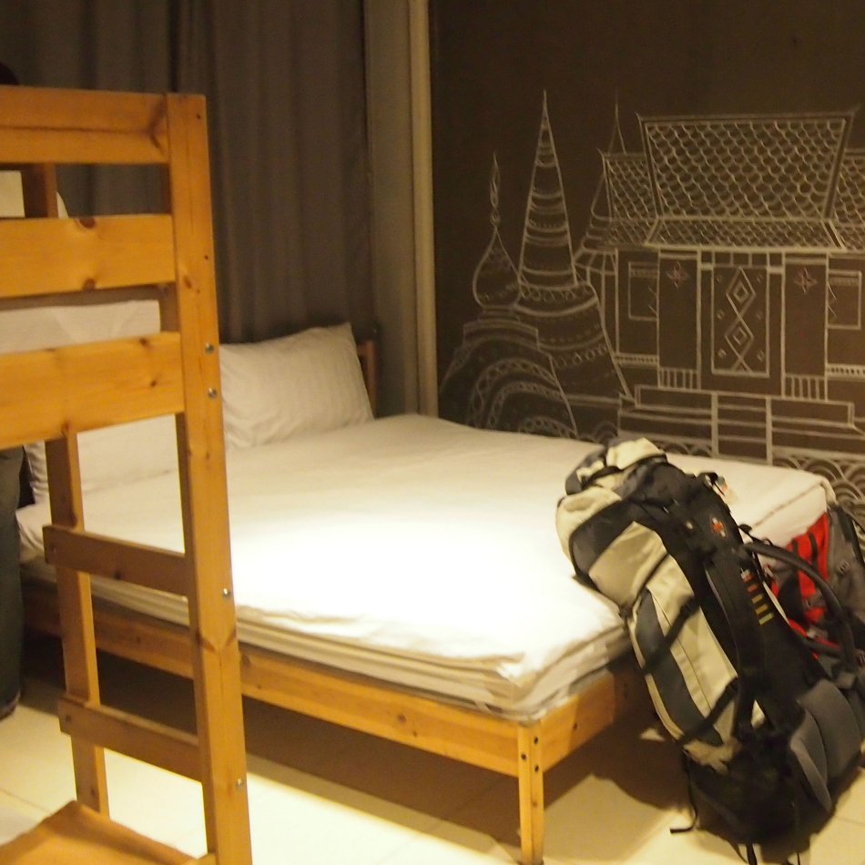 travel with kids hostel room family