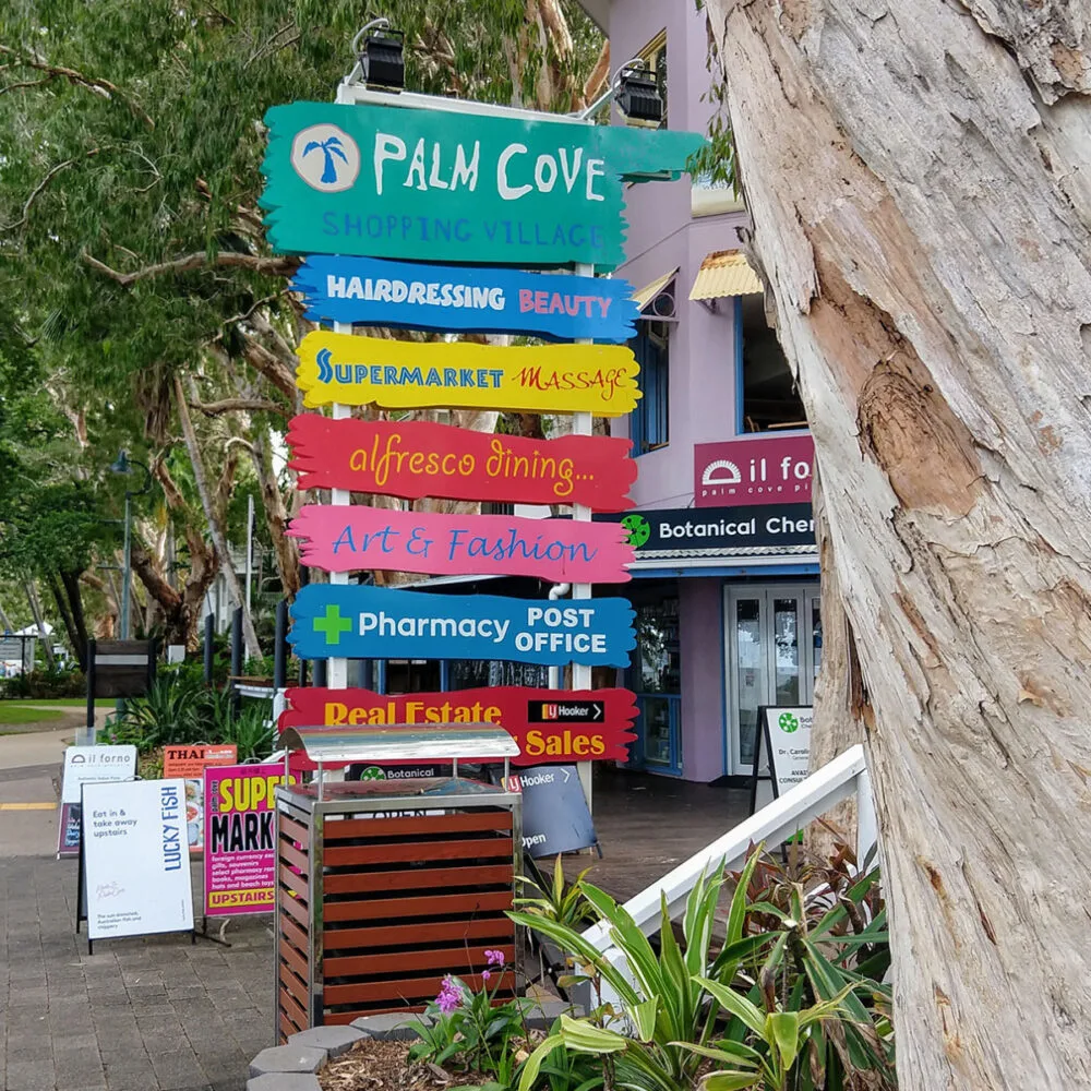 Palm Cove shops north of Cairns