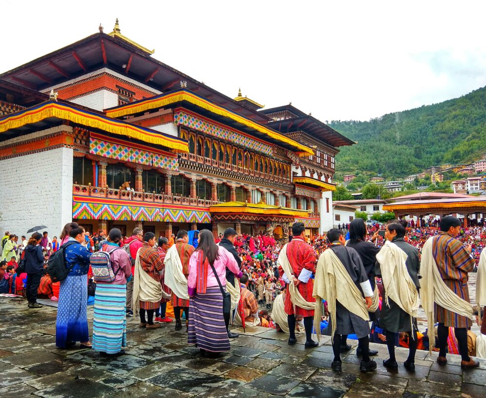 Bhutan traditional dress robes costume men and women