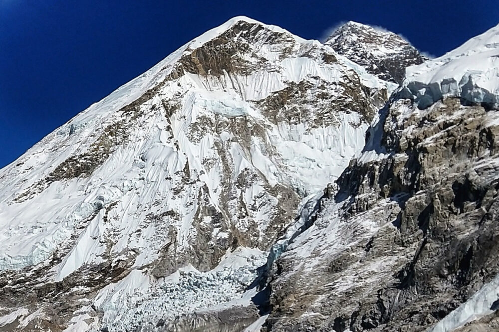 mount everest is one of the seven wonders of the natural world