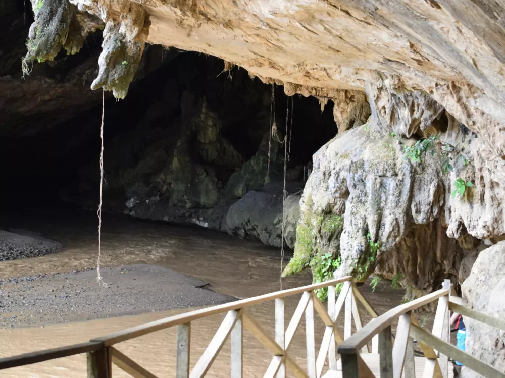Lod Cave Pai