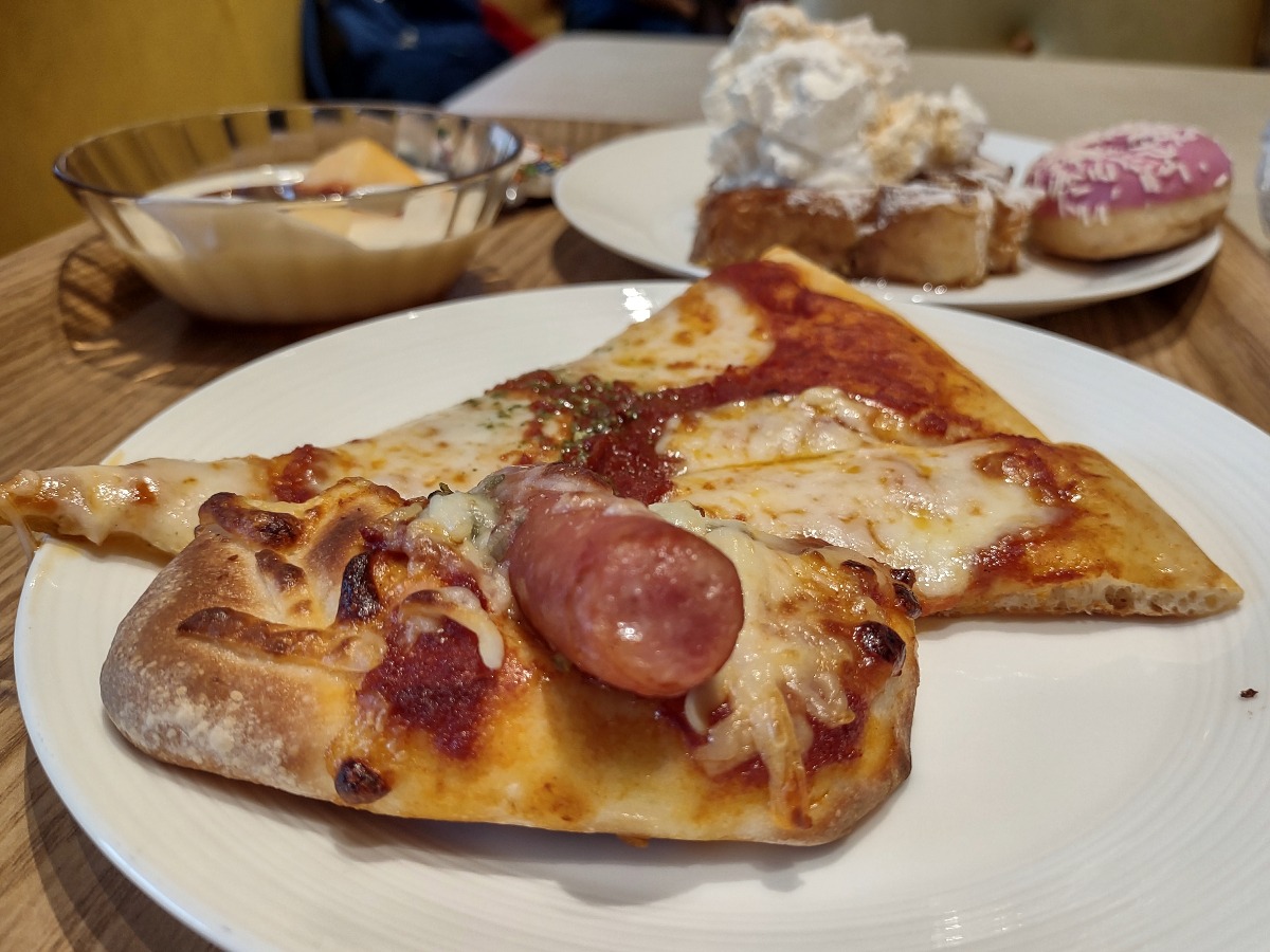 Buffet breakfast in a hotel in Japan, pizza and cake