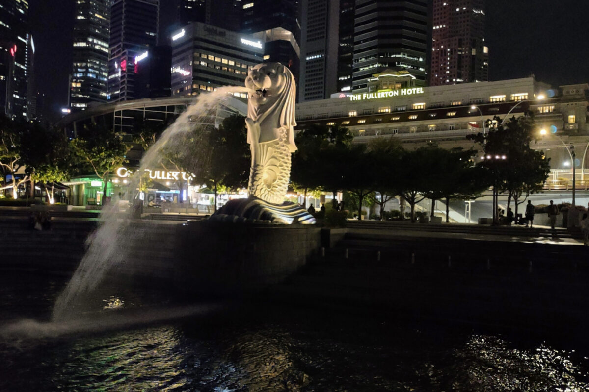 Merlion and Fullerton hotels location