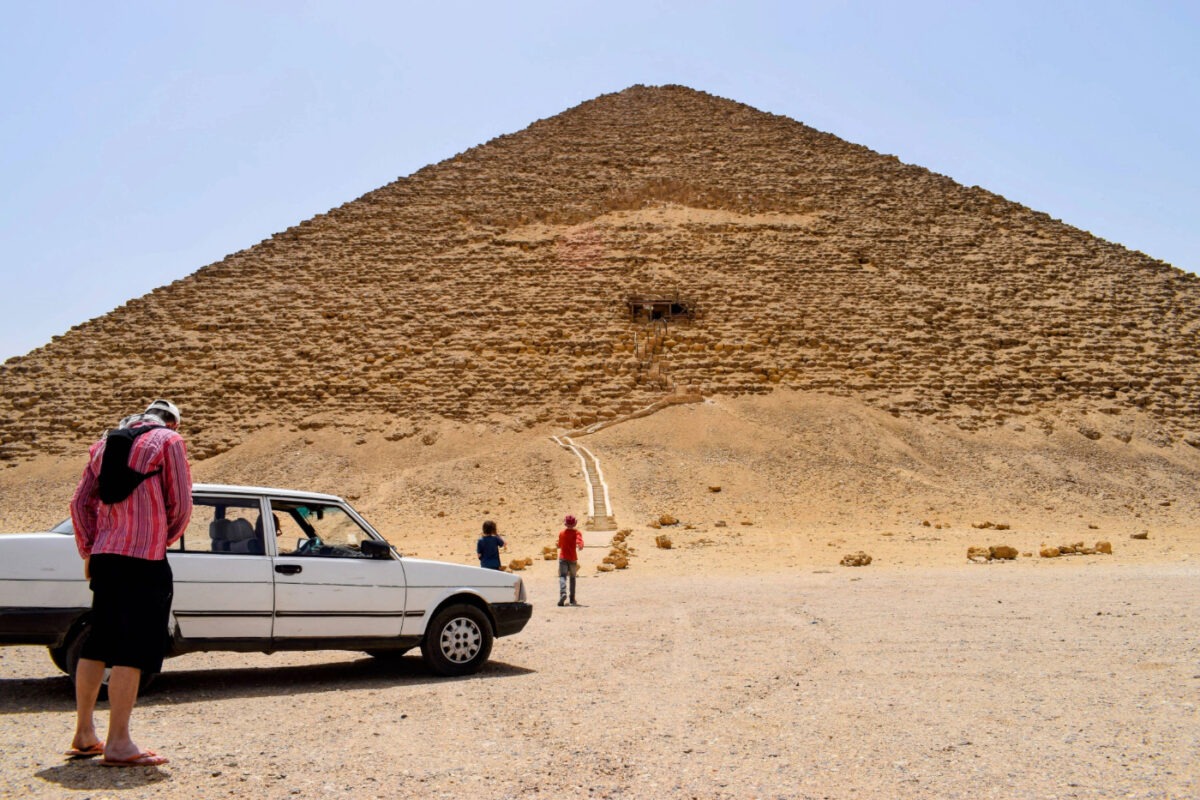 Worldschooling Egypr Kids going into the red pyramid