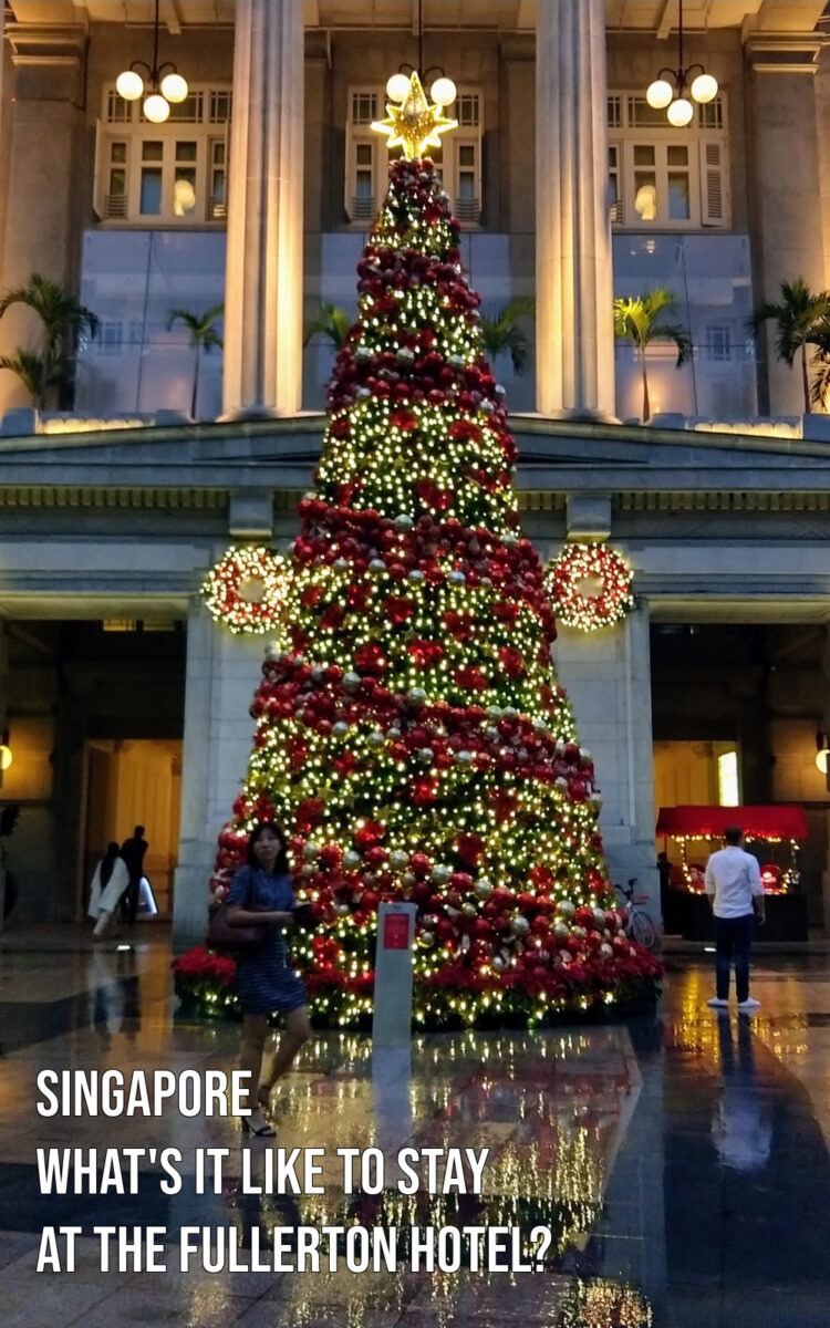 front entrance of the fullerton hotel in singapore with christmas tree