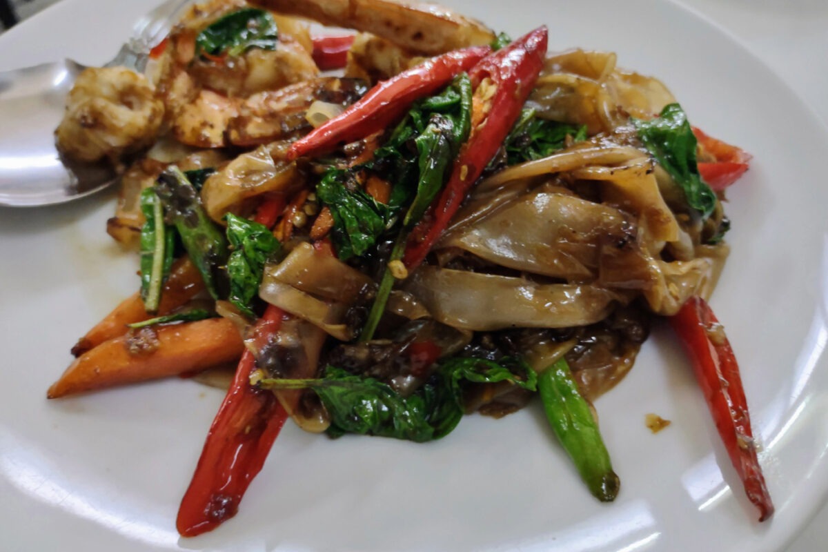 serving of drunken noodles with prawn at Jay Fai street food bangkok