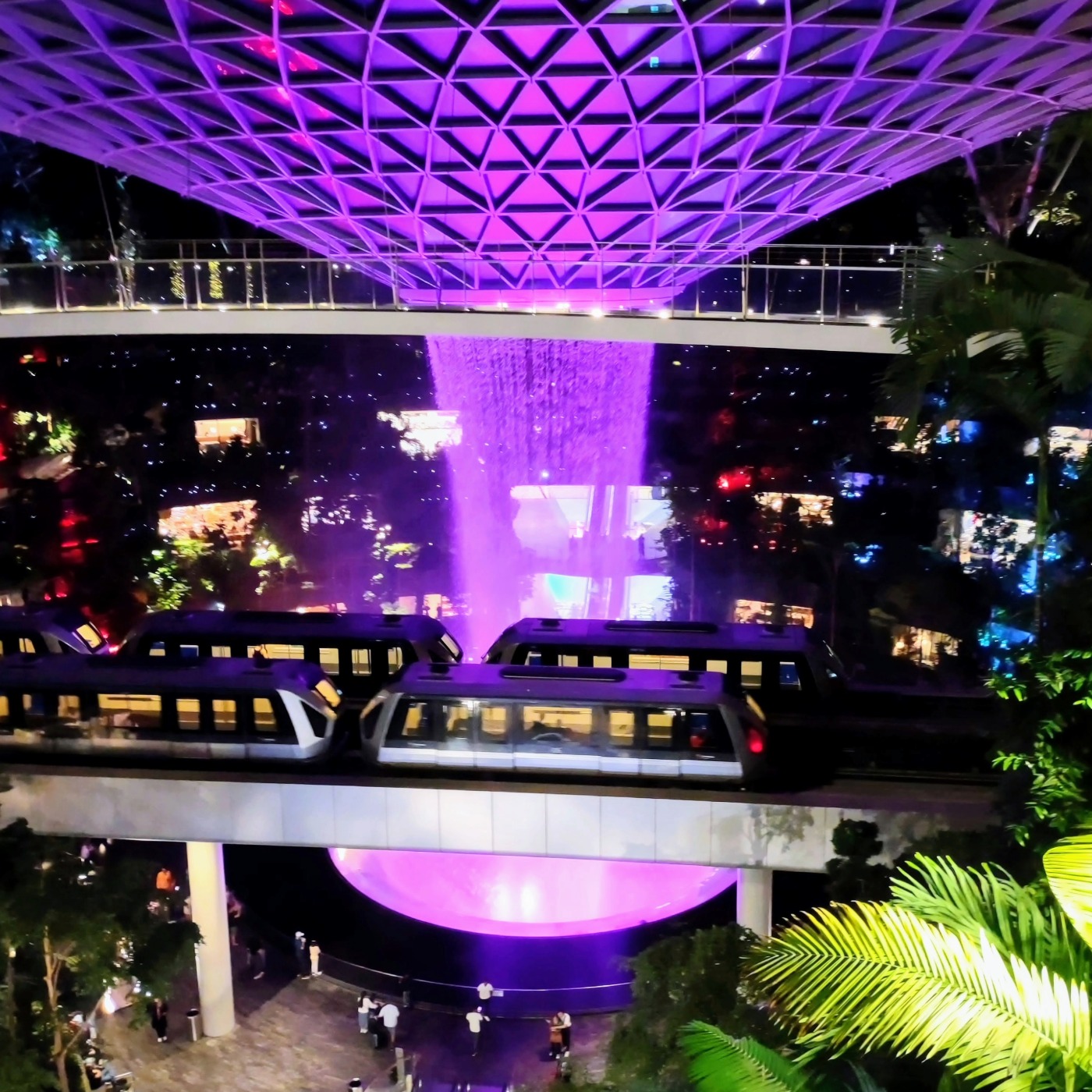 Changi Airport Singapore - Long Layovers, Hotels & Guide