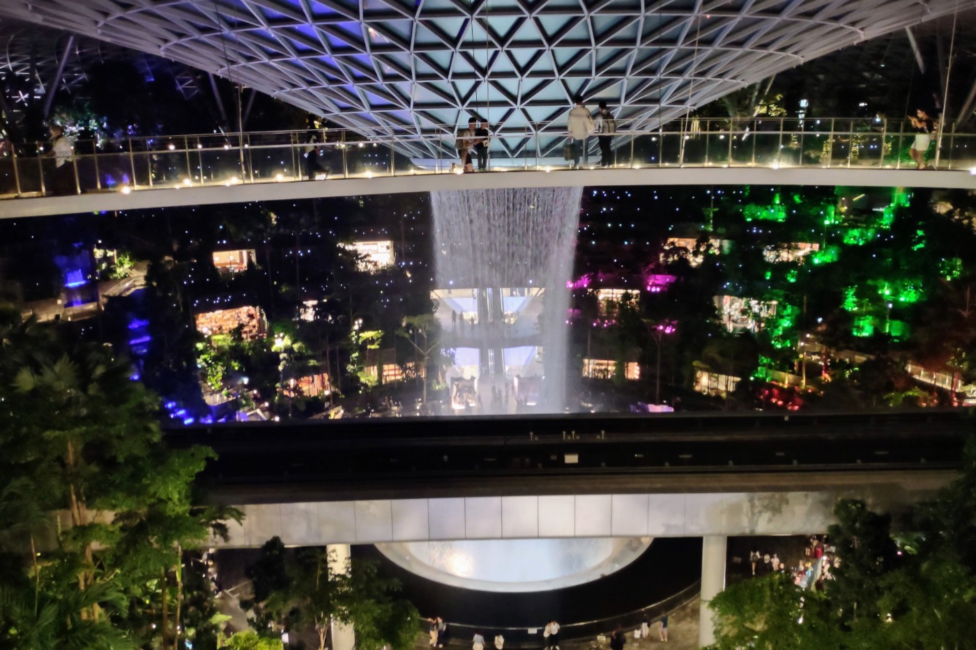 Changi Airport Singapore - Long Layovers, Hotels & Guide