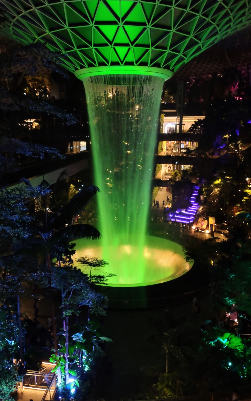 Changi Airport Singapore - Long Layovers, Hotels & Guide